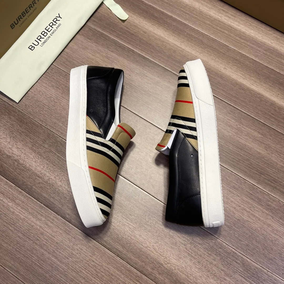 ☕P360💰"BURBERRY" Burberry: 🔍🔍The latest men's counter is on sale simultaneously, the original version imported from Italy🔝·Nappa calfskin·Brand totem cloth· Highlighting the (high-end, extravagance, class) travel, home, and best choice" exquisite workmanship (Imported water-dyed leather lining from Italy 🇮🇹), sole: original sole provided by the original factory, ⚠️exclusive double layer Activity·TPR rubber·molded outsole; super comfortable·wear-resistant·non-slip·environmental protection🌳🌳🌳, the real thing is more beautiful🎬The real thing is more beautiful🔍🔍 (high quality·follow the order) You can enter and exit the counter at will: Size: 38·39·40·41·42·43·44 (🎉Customized 45) Welcome to order...☕️